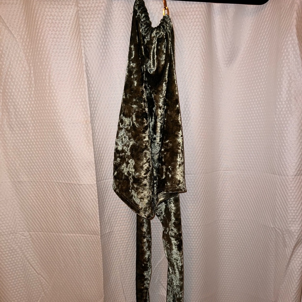 Green cropped top tie up in the back with gold chain on neck
